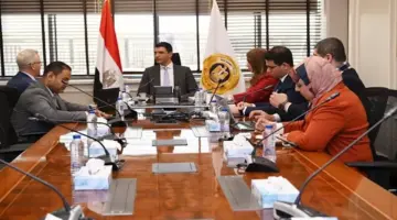 وزير الصناعة يبحث مع جي بي أوتو سبل التوسع وتعميق التصنيع المحلي